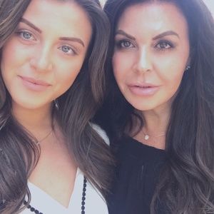 Meet your Posher, Alessia & Adriana B.